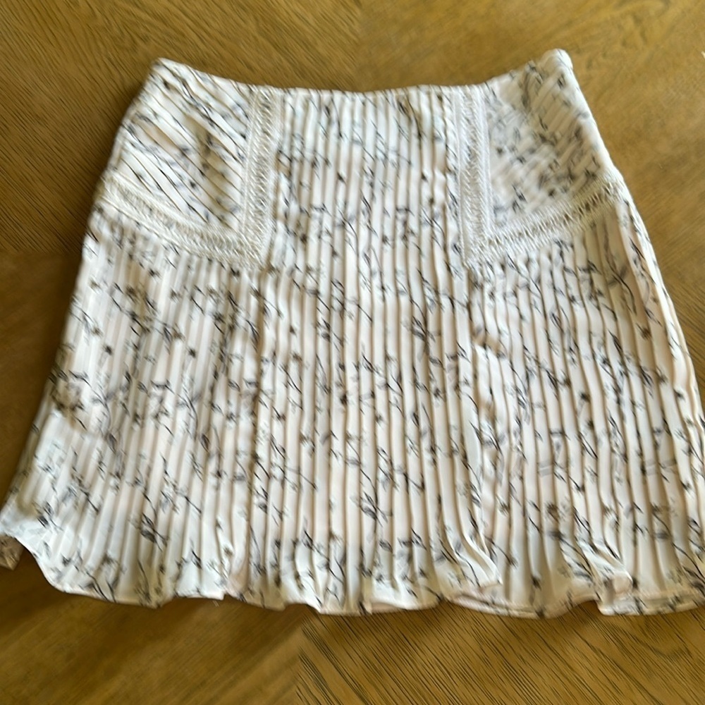 Moon River skirt lined w/ side zipper light pink Woman’s Juniors Fairy Floral